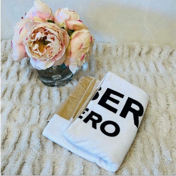 Brand New in Packaging (NIP) Burberry Hero Beach Towel - Picture 5 of 8